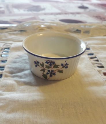 8 RAMEQUINS ANCIENS PORCELAINE LIMOGES