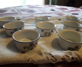 8 RAMEQUINS ANCIENS PORCELAINE LIMOGES