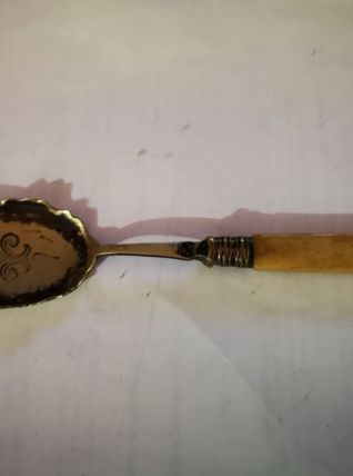 ancienne cuillère à Sucre gravée argentée