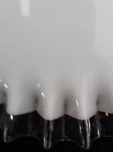 Suspension plate en verre opaline mat avec colllerette 