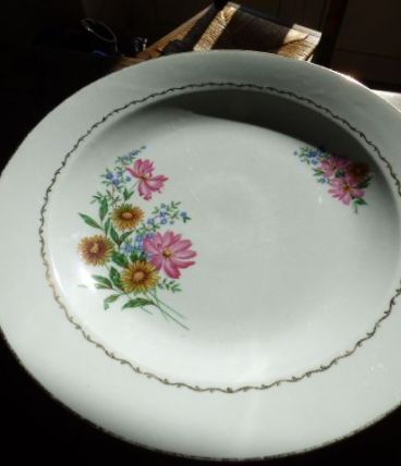 ¨Plat  motif Fleurs  LCEG France année "50"