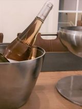 Une fontaine à boisson design en aluminium brossé