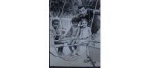 Photo de Jo Bouillon et 3 enfants de J. Baker
