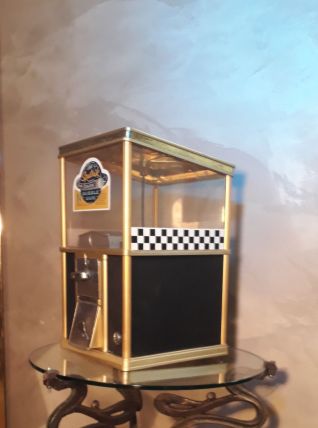 distributeur de boule surprise  jouet et bonbon   canadien n