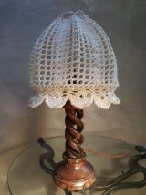 lampe  bois massif tourner  et abat jour coton au crochet 19