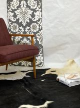 Fauteuil création par M. Zieliński année 60 tissu bordeaux. 