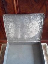 Ancienne boite en tôle lithographiée (décor marine)