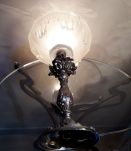 lampe style bronze patiné  et son verre opaque façon givré  