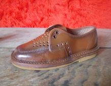 Chaussures enfants en cuir marron (Années 60)