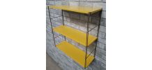 etagere string jaune  montants torsard doré 47x48x15 tres be