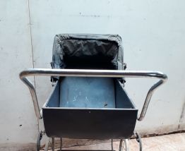 landeau   ,  bleu , bon etat 120x75