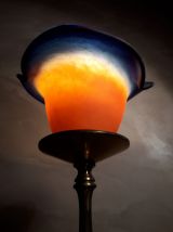 lampe tripode bronze doré , tulipe pate de verre orange et b