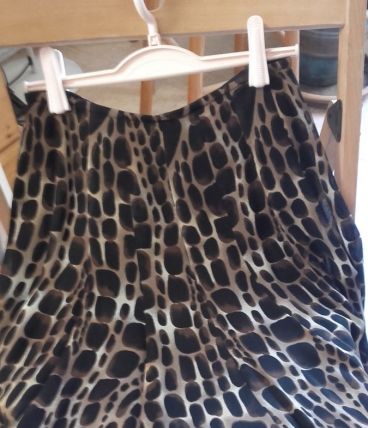jupe  courte ample doublée motif "girafe" T. 1