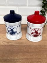 2 pots à épices en verre opalin
