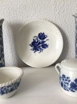 Ensemble vases, coupe, assiette porcelaine et faîence