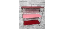 etagere string  montants doré  plateaux rouge bordeau et ros