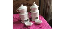 Tisanière avec tasse en porcelaine blanche