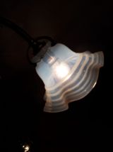 lampe laiton de bureau a balancier tulipe opalescente 1900  