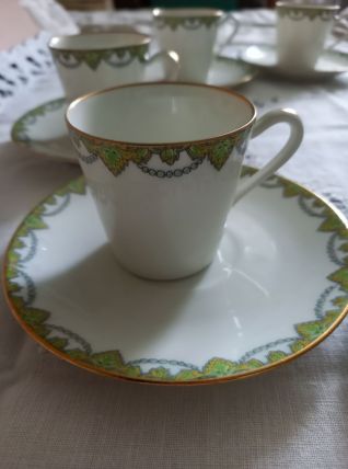 8 tasses et soucoupes Limoges. 