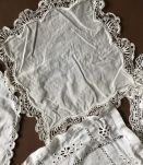 Lot de 4 napperons présentant quelques défauts
