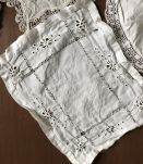 Lot de 4 napperons présentant quelques défauts