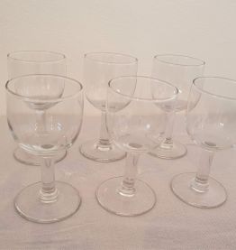 6 petits verres a pieds ballon