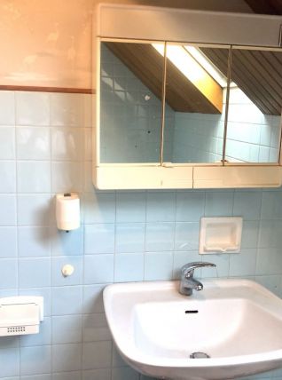 Armoire salle de bain année , porte serviette et porte verre