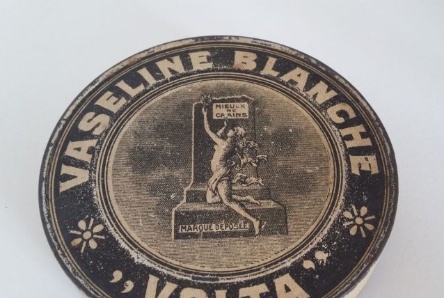 Boite métal 1930 vaseline blanche Volta 