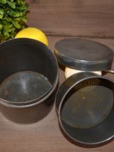 Lot d'ustensiles de cuisine anciens en métal