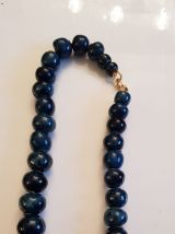 Beau collier bleu