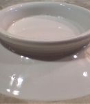 Charmant plat en porcelaine