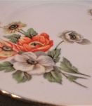 Charmant plat en porcelaine