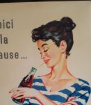 JOLIE TÔLE PUBLICITAIRE COCA-COLA "VOICI LA PAUSE" 1966 