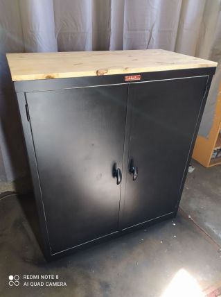 Ancien meuble industriel transforme buffet vintage