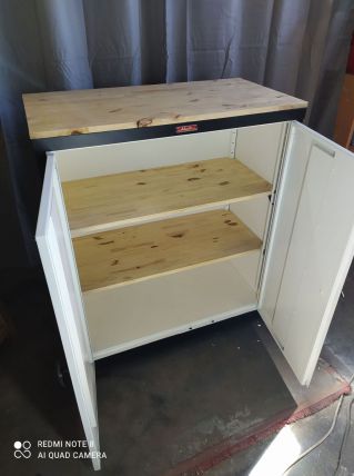 Ancien meuble industriel transforme buffet vintage