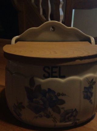 Ancienne boîte à sel
