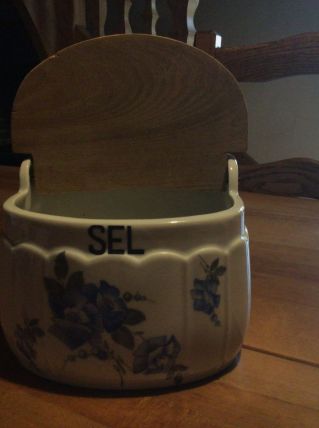 Ancienne boîte à sel
