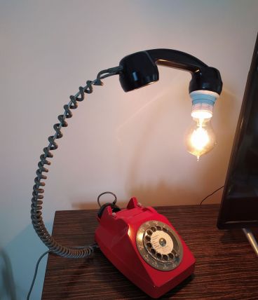 Original et unique lampe sur base d un ancien téléphone