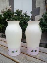 Paire de vases anciens en opaline émaillée 