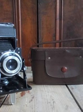 Appareil photo à soufflet Zeiss Ikon avec son étui en cuir