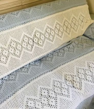 Grand plaid au crochet laine blanc-bleu 