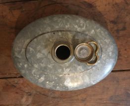 Ancienne bouillotte ovale en zinc art déco