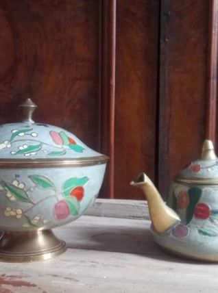 Deux jolies pièces en laiton cloisonné 