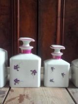 Ancien ensemble de toilette en porcelaine de Limoges 