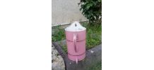 Ancien pot de lavement mural émaillé rose et doré 