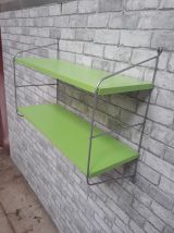 etagere en bois laqué 1975 a 80    48x60x22 vert et noir et 