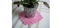 Petit napperon rose fait main crochet Vintage 60'S