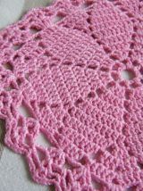 Petit napperon rose fait main crochet Vintage 60'S
