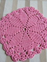 Petit napperon rose fait main crochet Vintage 60'S