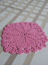 Petit napperon rose fait main crochet Vintage 60'S
